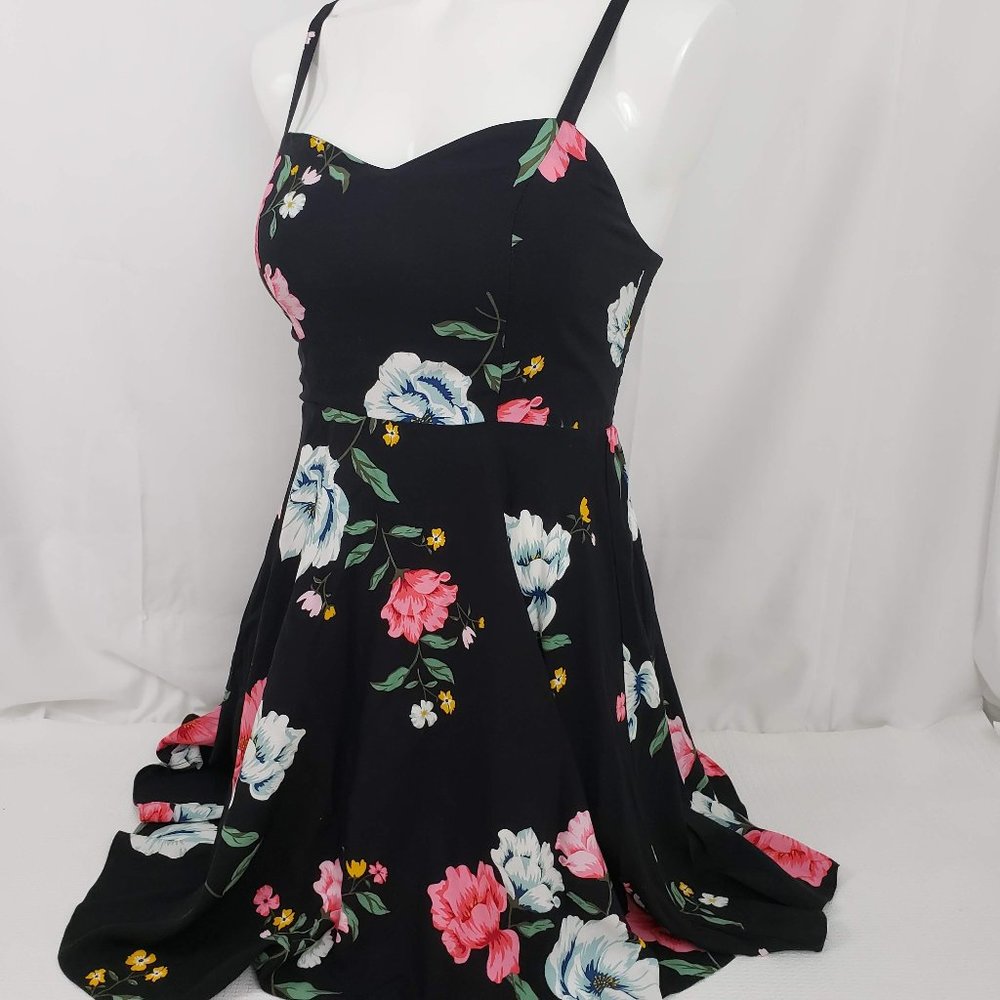 3/$20!! ~ Old Navy Floral print skater dress M